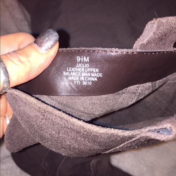 Nine & Co Chocolate genuine suede boots. - Picture 7 of 8